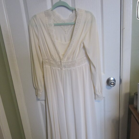 Vintage Retro OLGA Lingerie/Peignoir Set/Gorgeous Lace White Long Gown/Mint! - Picture 1 of 12